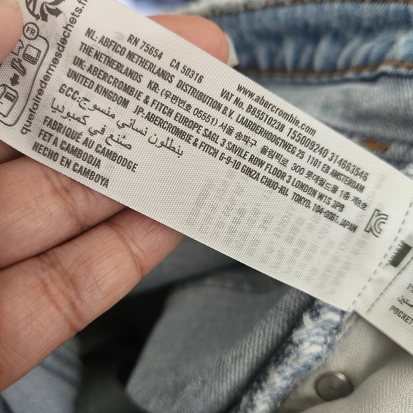 Abercrombie & Fitch Light Wash Distressed The 90s Straight Ultra High Rise Jeans - Picture 12 of 13